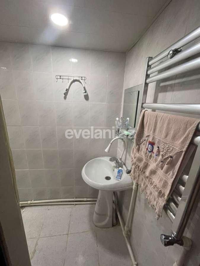 Satılır, köhnə tikili, 2 otaqlı, 40 m², Bakı, Nəsimi r, 3-cü mikrorayon q, Memar Əcəmi m.