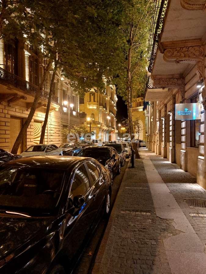 Kirayə verilir, köhnə tikili, 2 otaqlı, 60 m², Bakı, Səbail r, Sahil m.