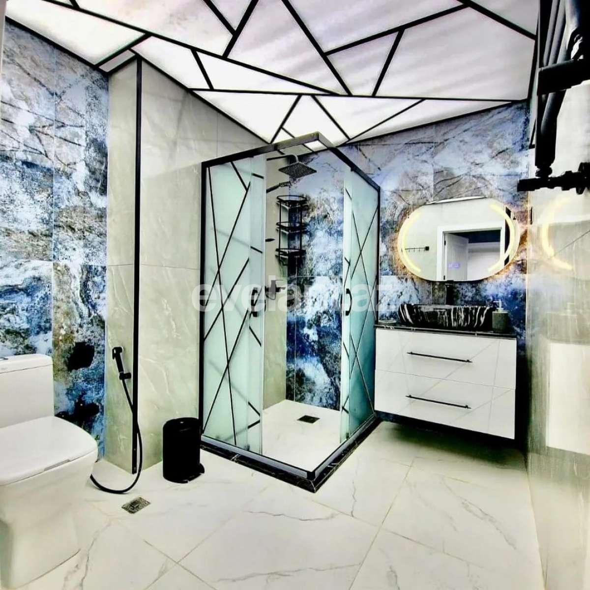 Satılır, yeni tikili, 2 otaqlı, 65 m², Bakı, Nizami r, Qara Qarayev m.