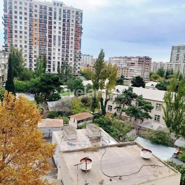 Satılır, köhnə tikili, 3 otaqlı, 70 m², Bakı, Xətai r, Əhmədli q, Həzi Aslanov m.