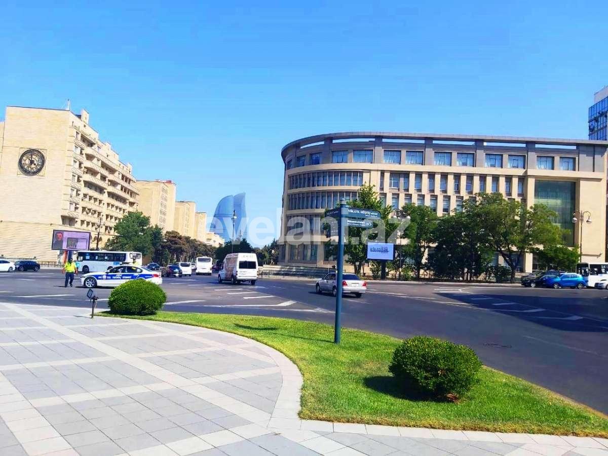 Продаётся, вторичка, 3-комнаты, 70 m², Баку, Ясамальский r, Элмляр Академиясы m.