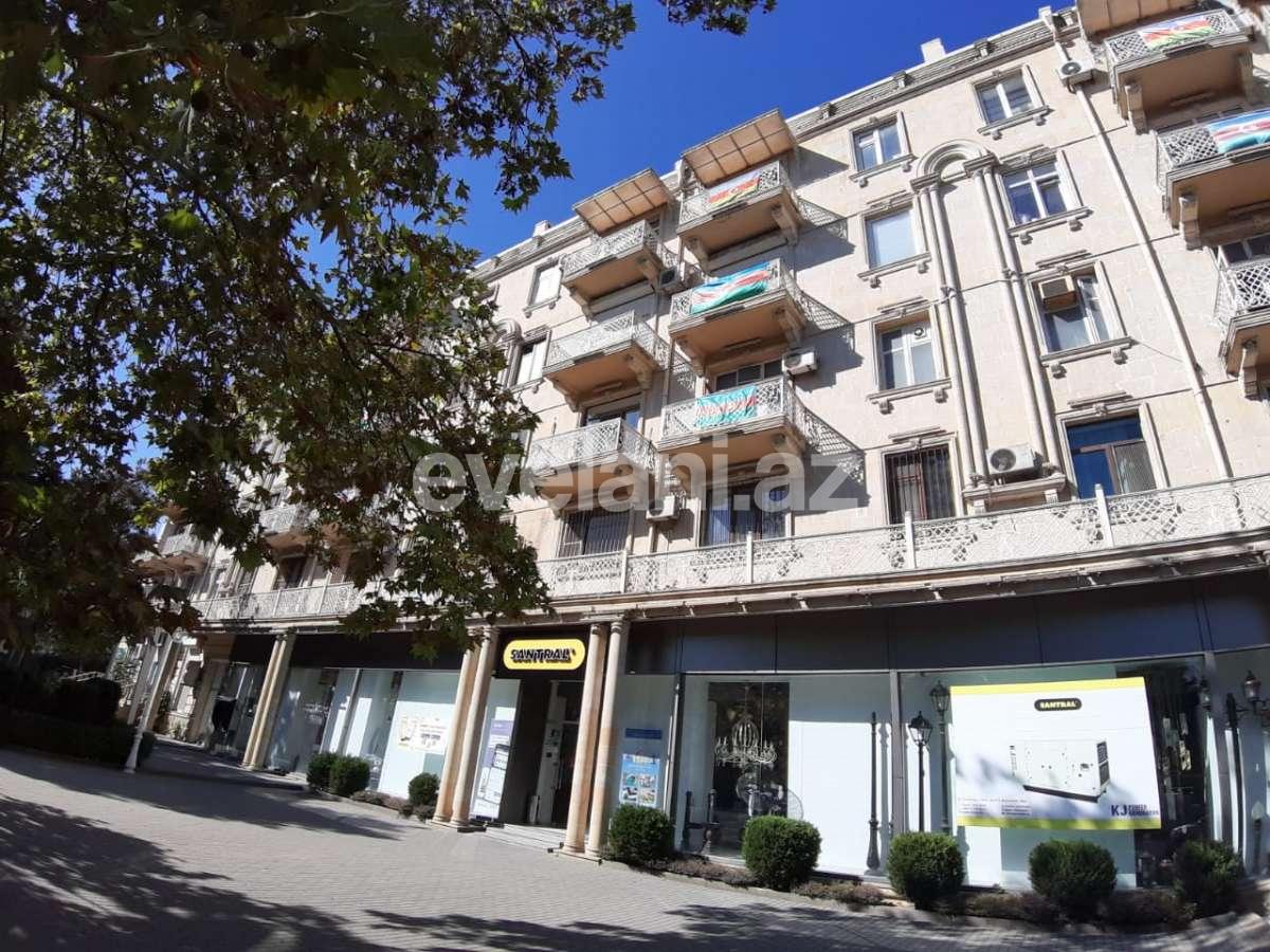 Продаётся, вторичка, 3-комнаты, 70 m², Баку, Ясамальский r, Элмляр Академиясы m.