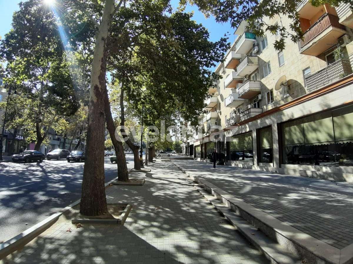 Продаётся, вторичка, 3-комнаты, 70 m², Баку, Ясамальский r, Элмляр Академиясы m.