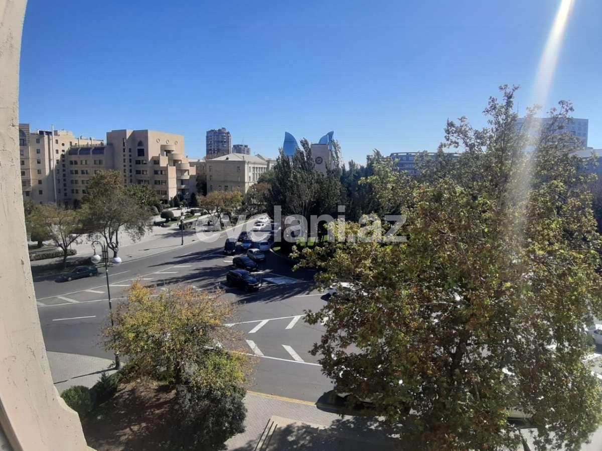 Rent, office, 4 room, 200 m², Baku, Yasamal r, Elmlar Akademiyası m.