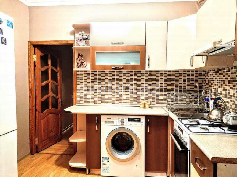 Satılır, köhnə tikili, 3 otaqlı, 75 m², Bakı, Binəqədi r, 6-cı mikrorayon q, Nəsimi m.