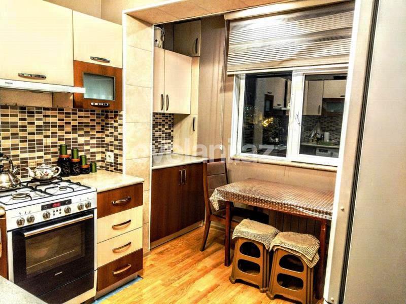 Satılır, köhnə tikili, 3 otaqlı, 75 m², Bakı, Binəqədi r, 6-cı mikrorayon q, Nəsimi m.
