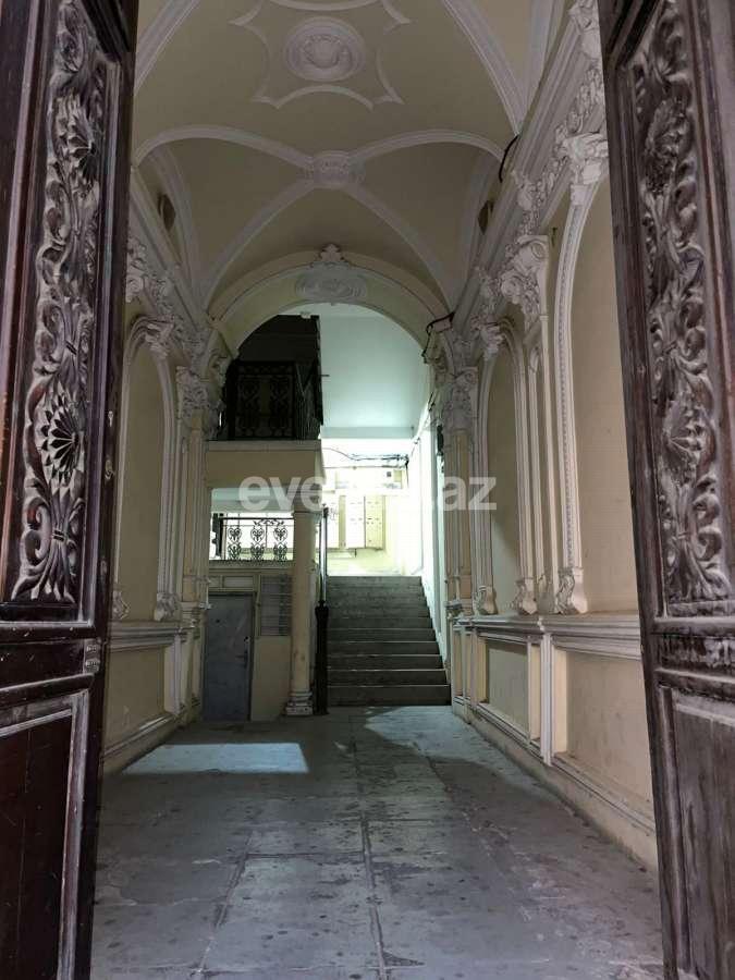 Kirayə verilir, köhnə tikili, 4 otaqlı, 130 m², Bakı, Səbail r.