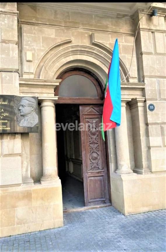 Kirayə verilir, köhnə tikili, 4 otaqlı, 130 m², Bakı, Səbail r.