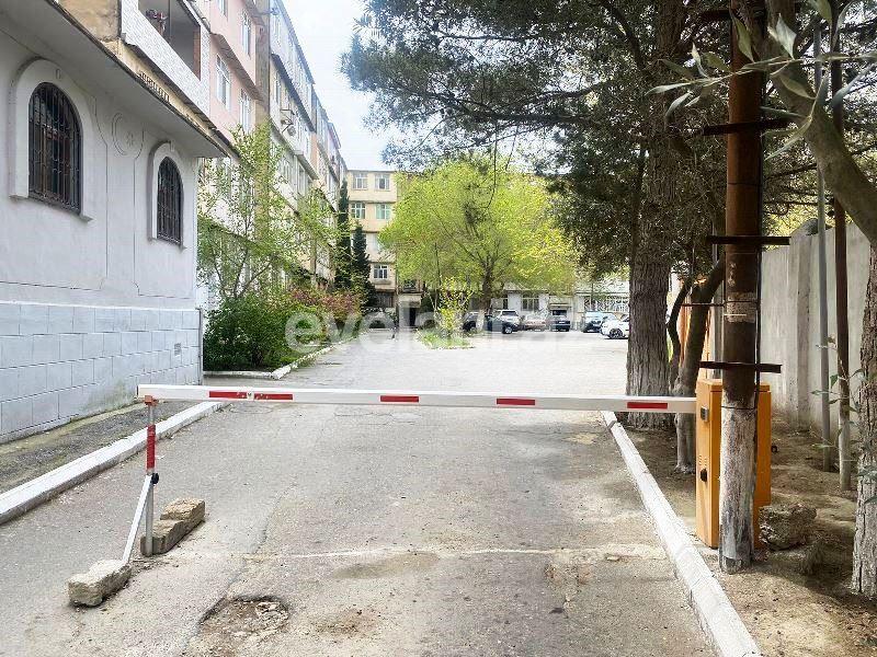 Sale, old building, 3 room, 80 m², Baku, Nizami r, 8-th kilometer d, Neftchilar m.