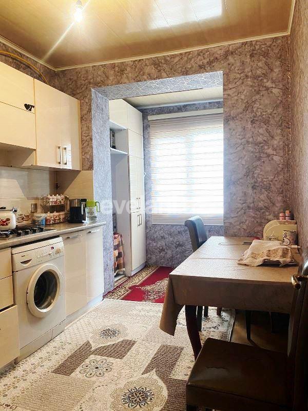 Sale, old building, 3 room, 80 m², Baku, Nizami r, 8-th kilometer d, Neftchilar m.