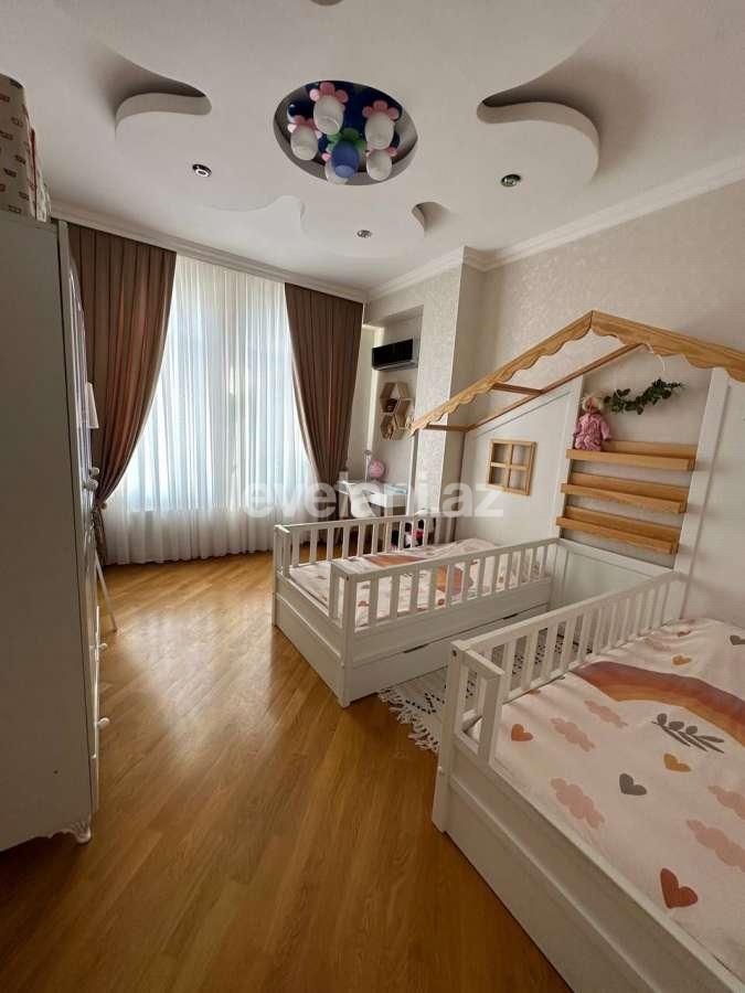 Satılır, yeni tikili, 4 otaqlı, 166 m², Bakı, Yasamal r, Elmlər Akademiyası m.
