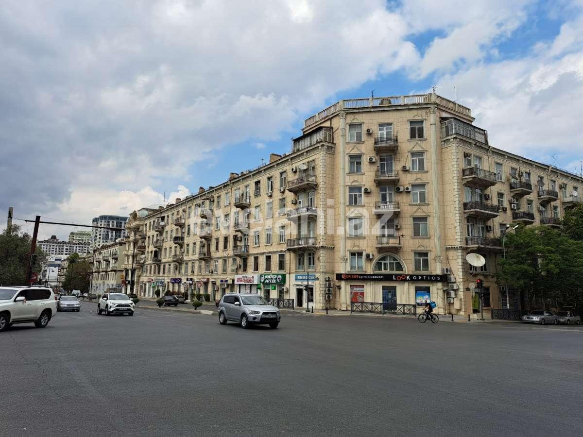 Satılır, köhnə tikili, 2 otaqlı, 62 m², Bakı, Nəsimi r, Gənclik m.