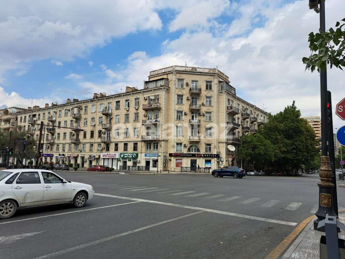 Satılır, köhnə tikili, 2 otaqlı, 62 m², Bakı, Nəsimi r, Gənclik m.