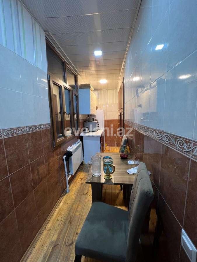 Satılır, köhnə tikili, 3 otaqlı, 70 m², Bakı, Suraxanı r, Yeni Günəşli q, Xalqlar Dostluğu m.