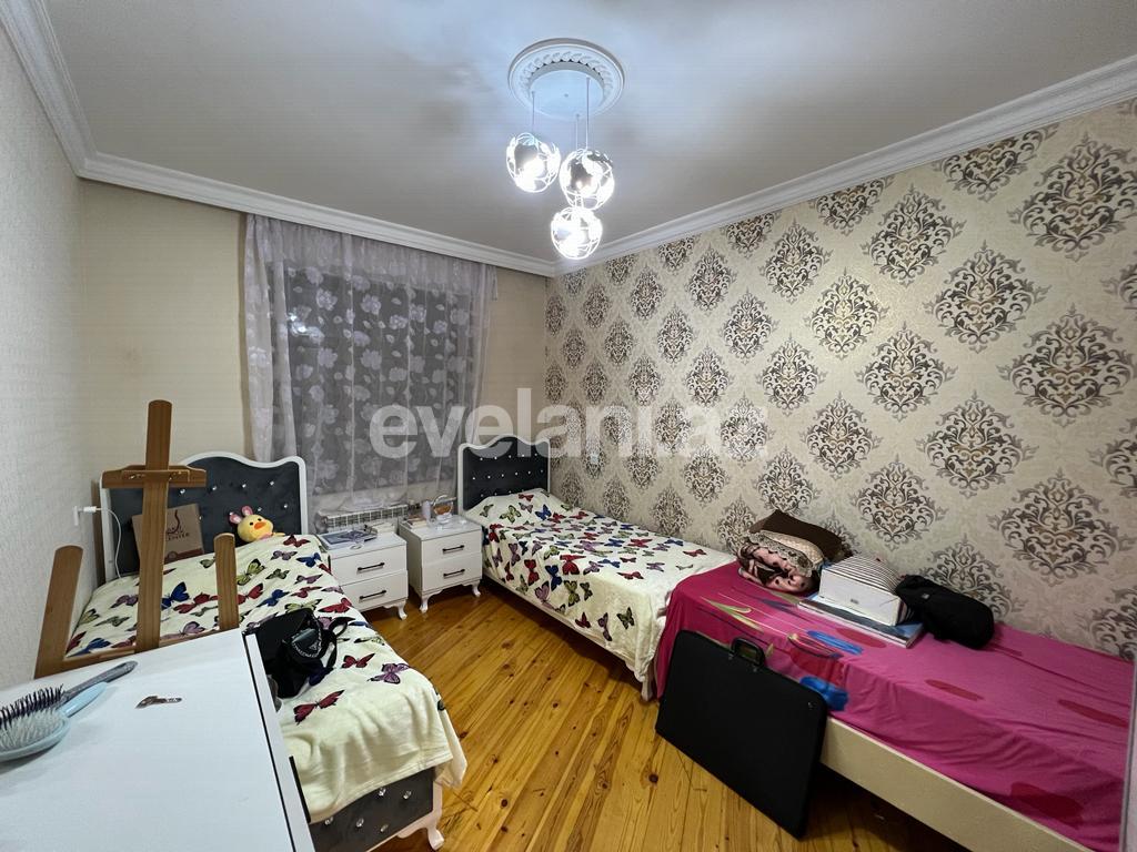 Satılır, köhnə tikili, 3 otaqlı, 70 m², Bakı, Suraxanı r, Yeni Günəşli q, Xalqlar Dostluğu m.