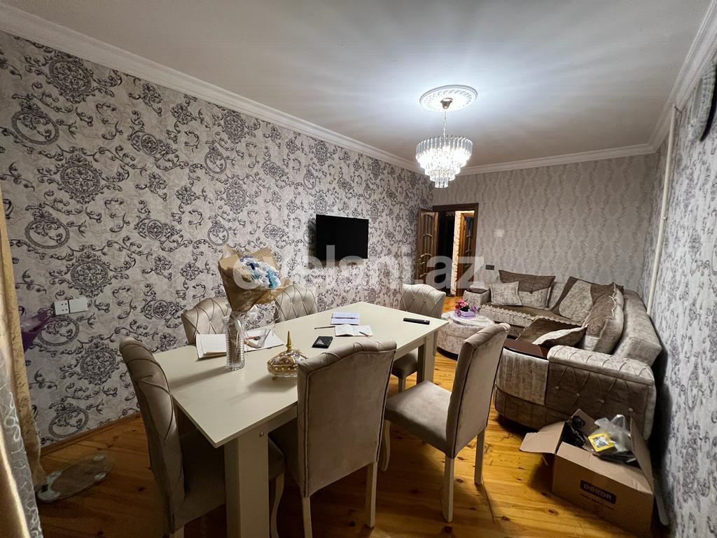 Satılır, köhnə tikili, 3 otaqlı, 70 m², Bakı, Suraxanı r, Yeni Günəşli q, Xalqlar Dostluğu m.