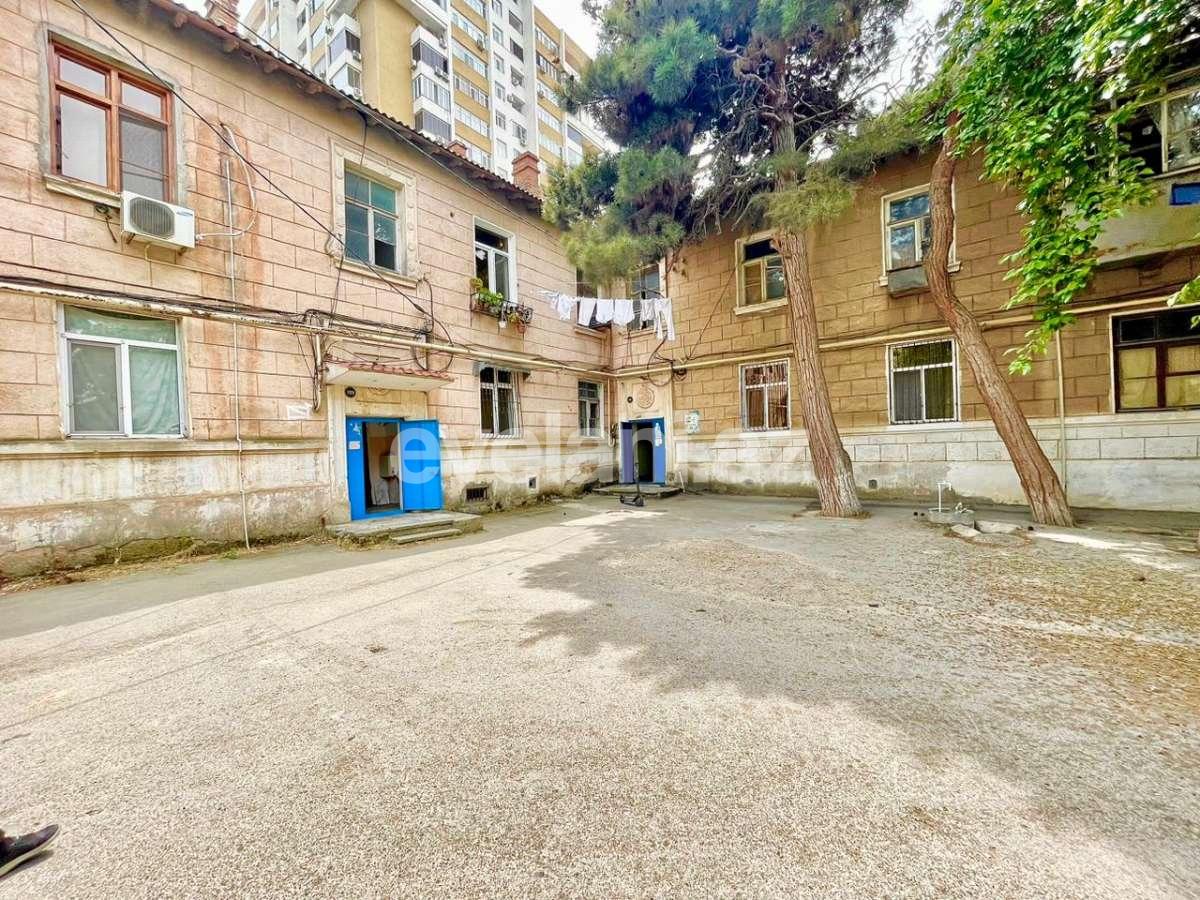 Satılır, köhnə tikili, 2 otaqlı, 55 m², Bakı, Nizami r, Qara Qarayev m.