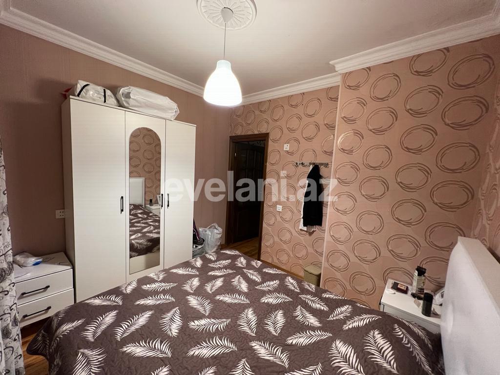Satılır, köhnə tikili, 3 otaqlı, 70 m², Bakı, Suraxanı r, Yeni Günəşli q, Xalqlar Dostluğu m.