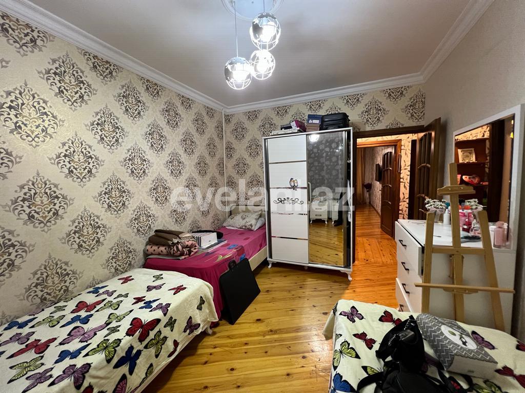 Satılır, köhnə tikili, 3 otaqlı, 70 m², Bakı, Suraxanı r, Yeni Günəşli q, Xalqlar Dostluğu m.