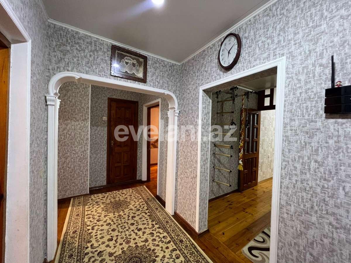 Satılır, köhnə tikili, 3 otaqlı, 80 m², Bakı, Suraxanı r, Yeni Günəşli q, Xalqlar Dostluğu m.