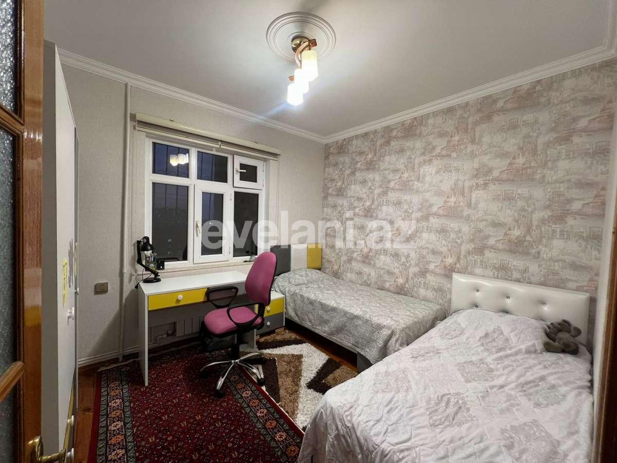 Satılır, köhnə tikili, 3 otaqlı, 80 m², Bakı, Suraxanı r, Yeni Günəşli q, Xalqlar Dostluğu m.