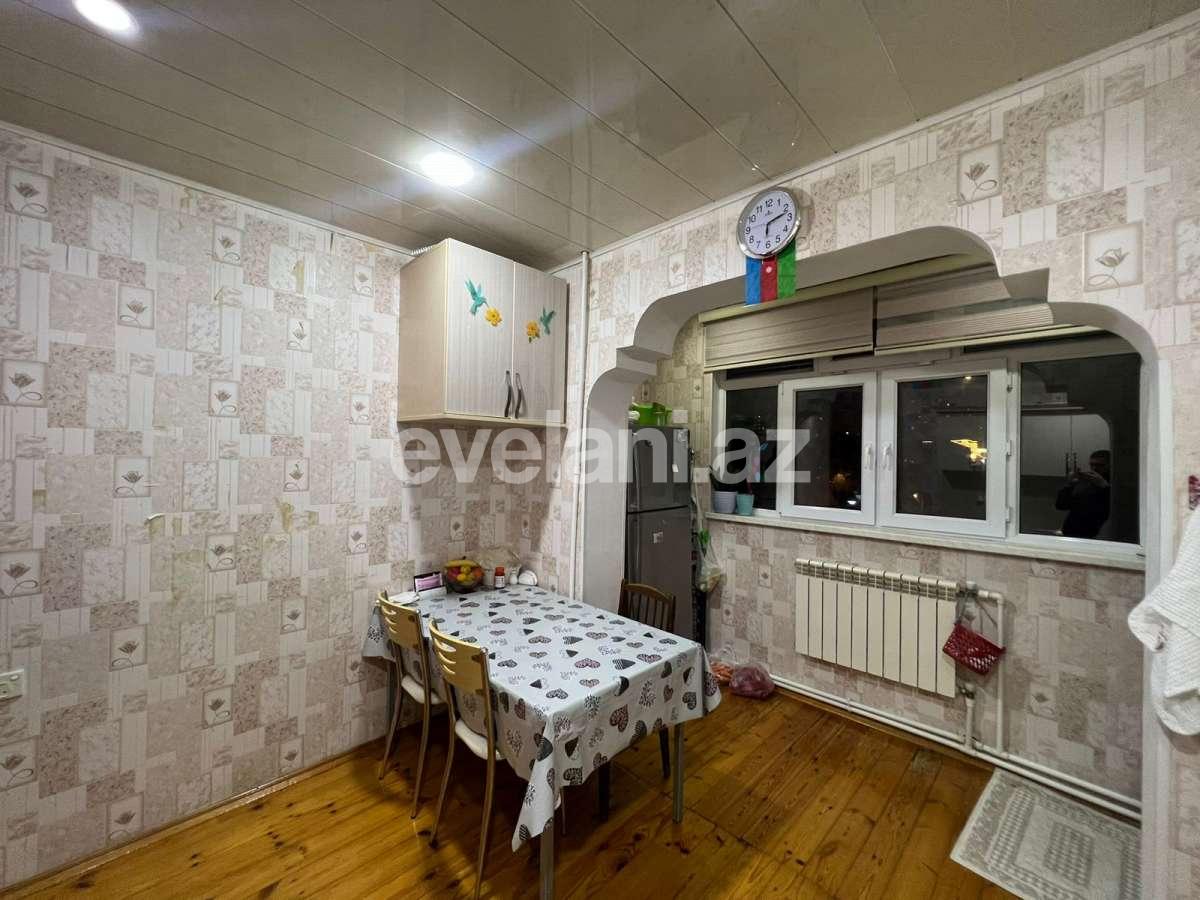 Satılır, köhnə tikili, 3 otaqlı, 80 m², Bakı, Suraxanı r, Yeni Günəşli q, Xalqlar Dostluğu m.