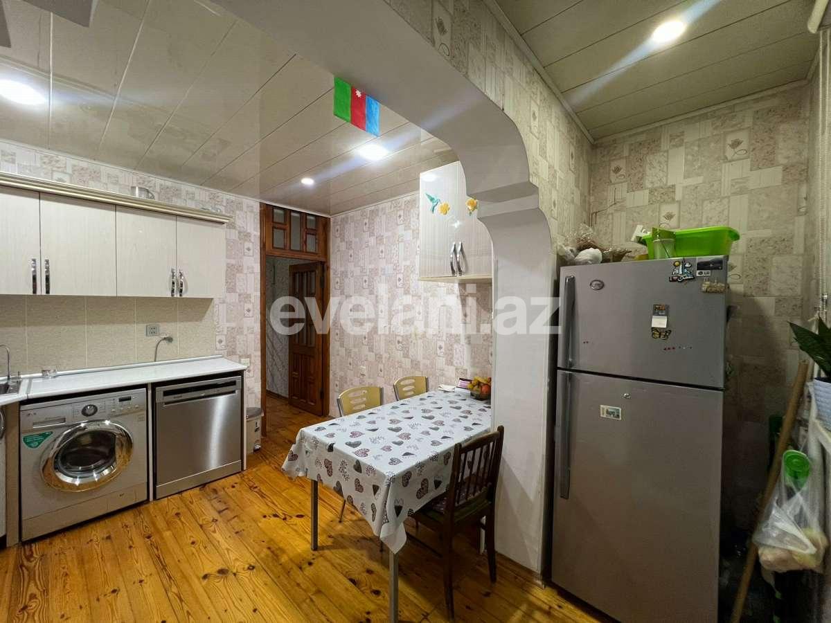 Satılır, köhnə tikili, 3 otaqlı, 80 m², Bakı, Suraxanı r, Yeni Günəşli q, Xalqlar Dostluğu m.