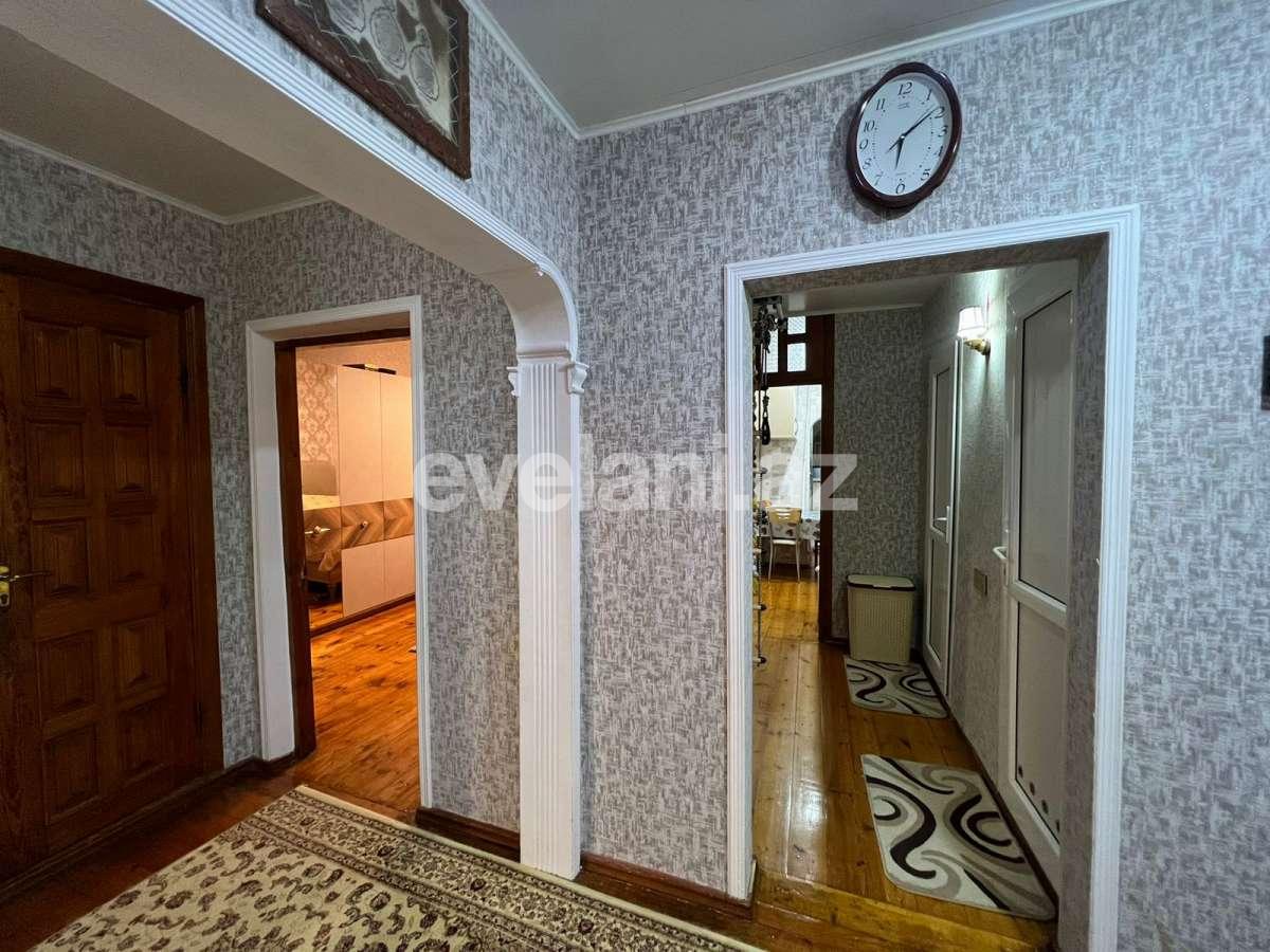 Satılır, köhnə tikili, 3 otaqlı, 80 m², Bakı, Suraxanı r, Yeni Günəşli q, Xalqlar Dostluğu m.