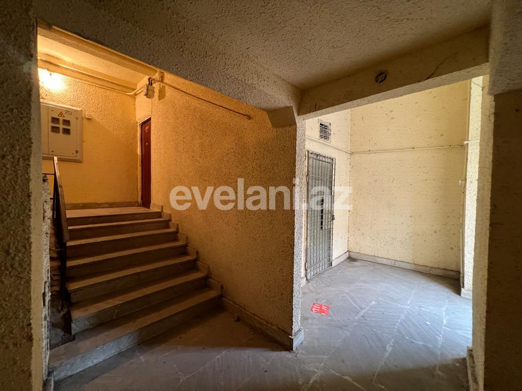 Satılır, köhnə tikili, 3 otaqlı, 80 m², Bakı, Suraxanı r, Yeni Günəşli q, Xalqlar Dostluğu m.