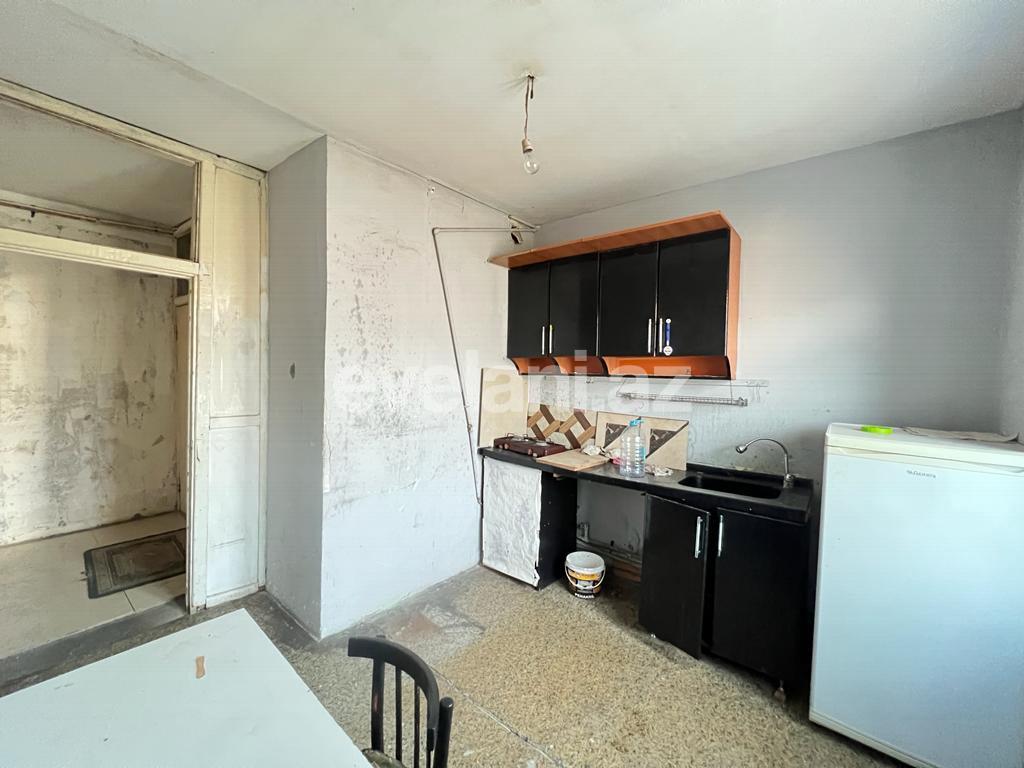 Satılır, köhnə tikili, 3 otaqlı, 80 m², Bakı, Suraxanı r, Yeni Günəşli q, Xalqlar Dostluğu m.