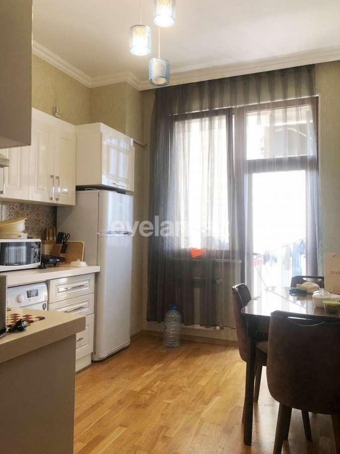 Satılır, yeni tikili, 3 otaqlı, 79 m², Bakı, Nizami r, Qara Qarayev m.