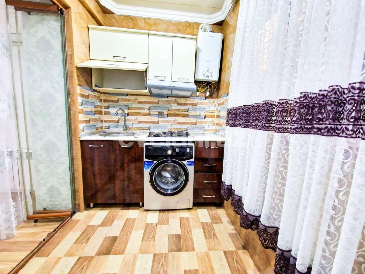 Satılır, köhnə tikili, 3 otaqlı, 50 m², Bakı, Nizami r, Neftçilər m.