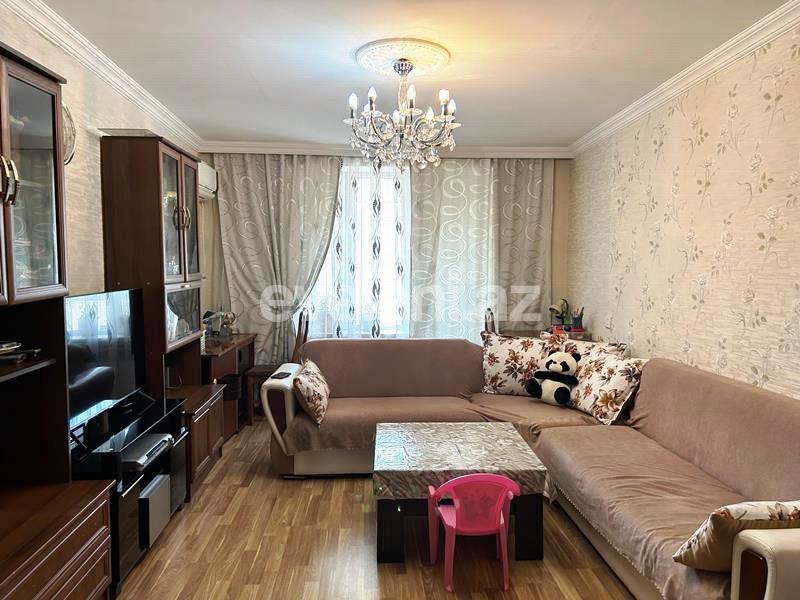 Satılır, köhnə tikili, 3 otaqlı, 70 m², Bakı, Nizami r, 8-ci kilometr q, Qara Qarayev m.
