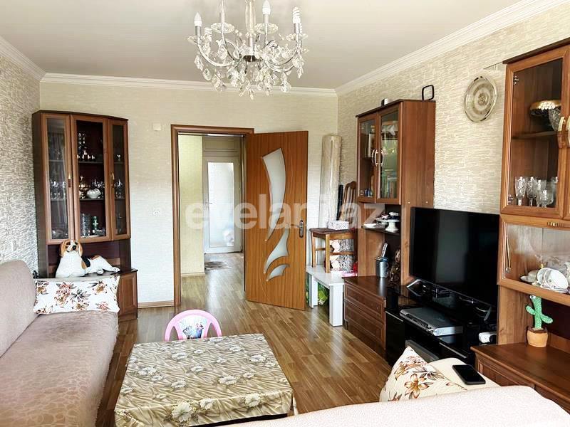 Satılır, köhnə tikili, 3 otaqlı, 70 m², Bakı, Nizami r, 8-ci kilometr q, Qara Qarayev m.