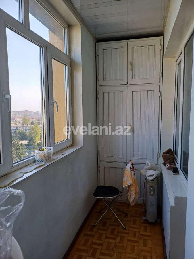 Satılır, köhnə tikili, 3 otaqlı, 74 m², Bakı, Nəsimi r, 4-cü mikrorayon q, Memar Əcəmi m.