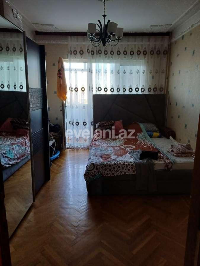Satılır, köhnə tikili, 3 otaqlı, 74 m², Bakı, Nəsimi r, 4-cü mikrorayon q, Memar Əcəmi m.