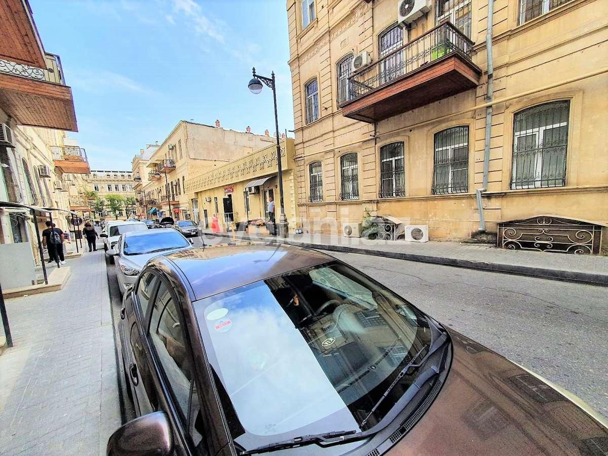 Продаётся, вторичка, 5-комнаты, 165 m², Баку, Ясамальский r, Ясамал p, Ичери Шехер m.