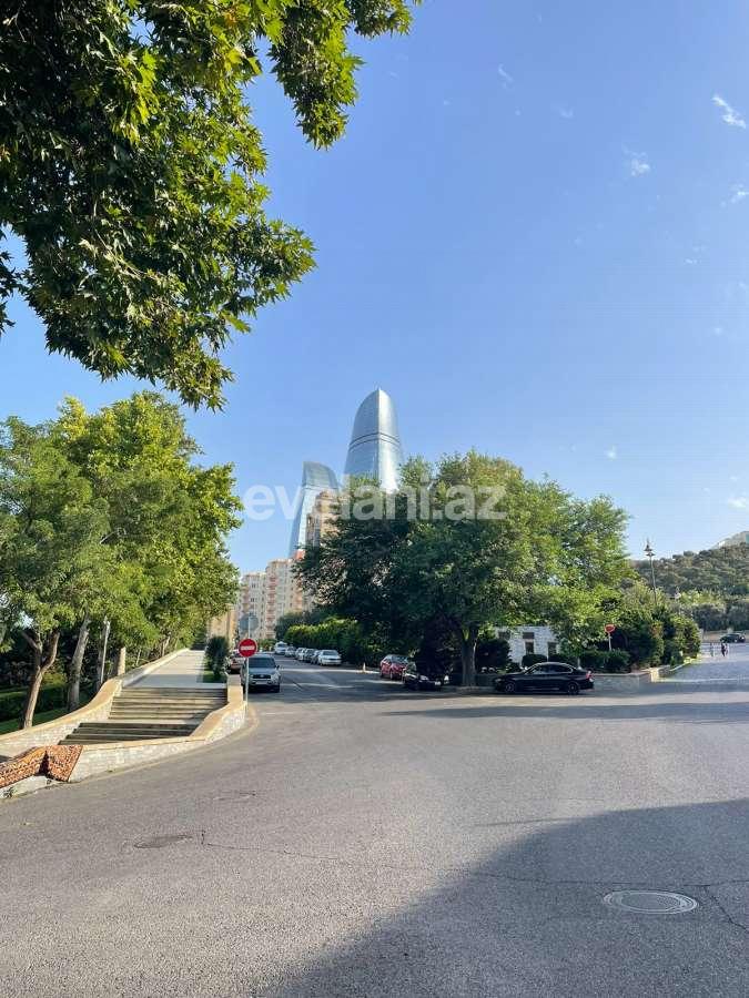 Satılır, köhnə tikili, 3 otaqlı, 50 m², Bakı, Səbail r, İçəri Şəhər m.