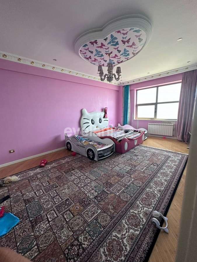 Satılır, yeni tikili, 3 otaqlı, 220 m², Bakı, Yasamal r, Elmlər Akademiyası m.