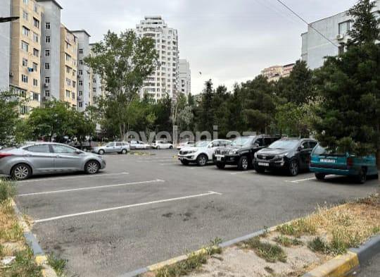 Satılır, köhnə tikili, 2 otaqlı, 60 m², Bakı, Nəsimi r, 8 Noyabr m.