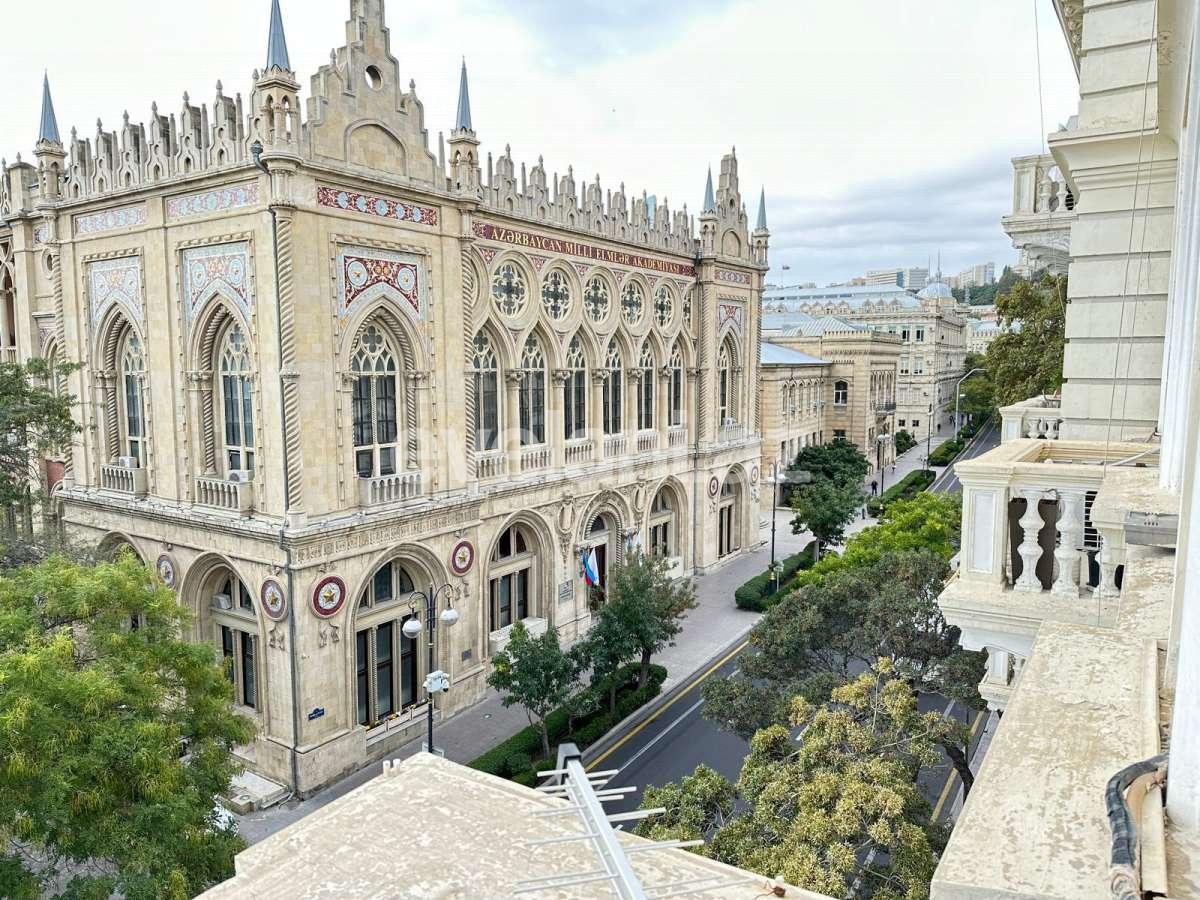 Rent, old building, 3 room, 85 m², Baku, Sabail r.