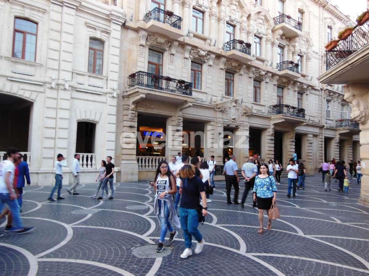 Rent, new building, 3 room, 100 m², Baku, Sabail r, Sahil m.