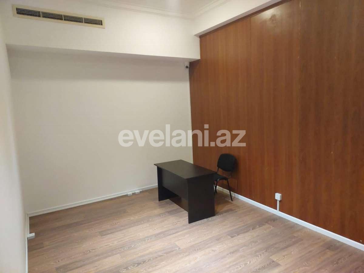 Сдаётся, офис, 3-комнаты, 130 m², Баку, Хатаинский r, Шах Исмаил Хатаи m.