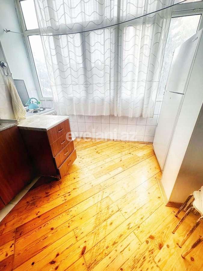 Kirayə verilir, köhnə tikili, 2 otaqlı, 70 m², Bakı, Nəsimi r, 4-cü mikrorayon q, Memar Əcəmi m.