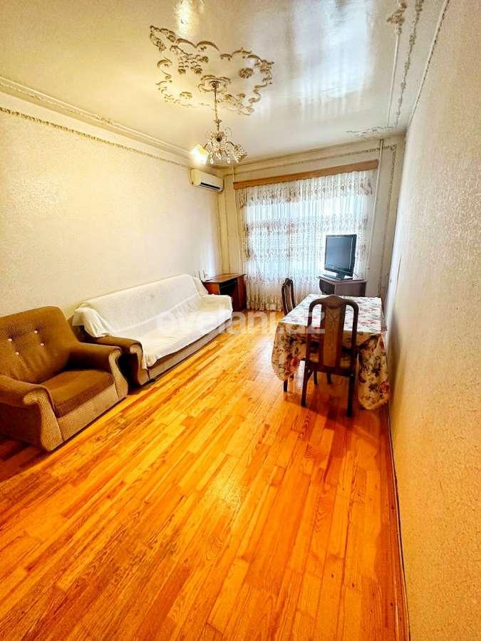 Kirayə verilir, köhnə tikili, 2 otaqlı, 70 m², Bakı, Nəsimi r, 4-cü mikrorayon q, Memar Əcəmi m.