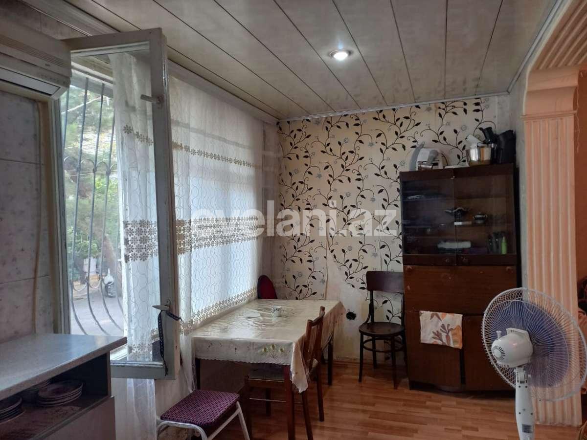 Satılır, köhnə tikili, 3 otaqlı, 53 m², Bakı, Nəsimi r, Memar Əcəmi m.
