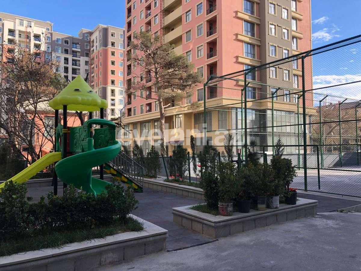 Satılır, yeni tikili, 3 otaqlı, 125 m², Bakı, Nizami r, Qara Qarayev m.