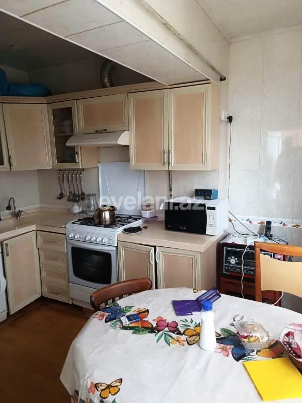 Satılır, köhnə tikili, 3 otaqlı, 80 m², Bakı, Nizami r, 8-ci kilometr q, Xalqlar Dostluğu m.