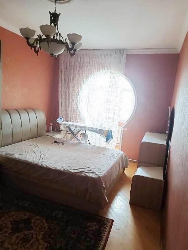 Satılır, köhnə tikili, 3 otaqlı, 80 m², Bakı, Nizami r, 8-ci kilometr q, Xalqlar Dostluğu m.