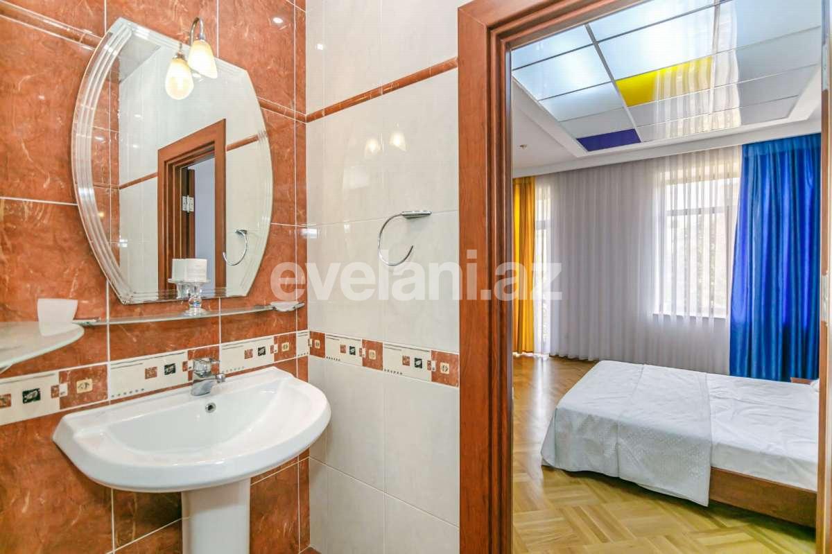 Kirayə verilir, köhnə tikili, 3 otaqlı, 140 m², Bakı, Səbail r, Sahil m.